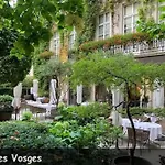 شقة Cozy In The Heart Of Le Marais 3rd